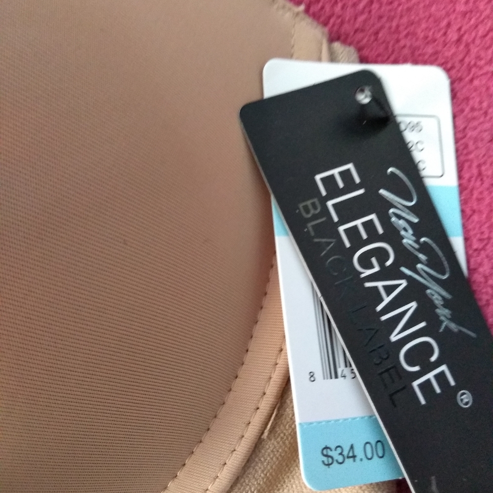 Bras - Picture 9 of 10